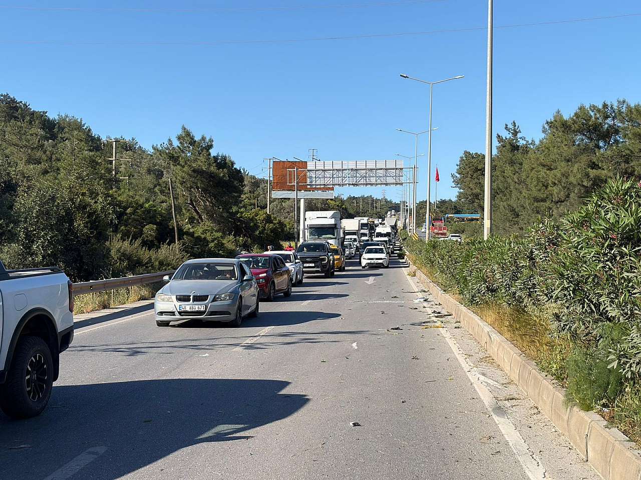 Muğla'da Araç Takla Attı, Uzun Araç Kuyrukları Oluştu 1